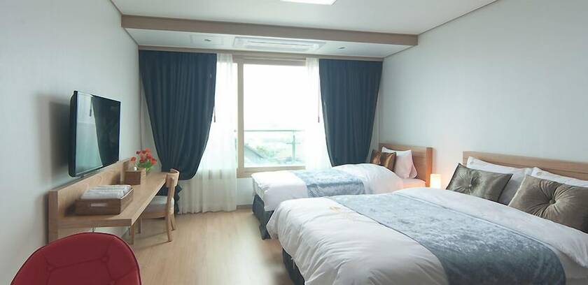 Imagen de la habitación del Hotel Swansea. Foto 13