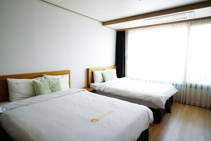 Imagen de la habitación del Hotel Swansea. Foto 19