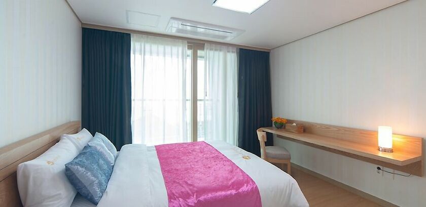 Imagen de la habitación del Hotel Swansea. Foto 27