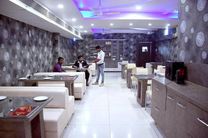 Imagen del bar/restaurante del Hotel Swarat. Foto 3