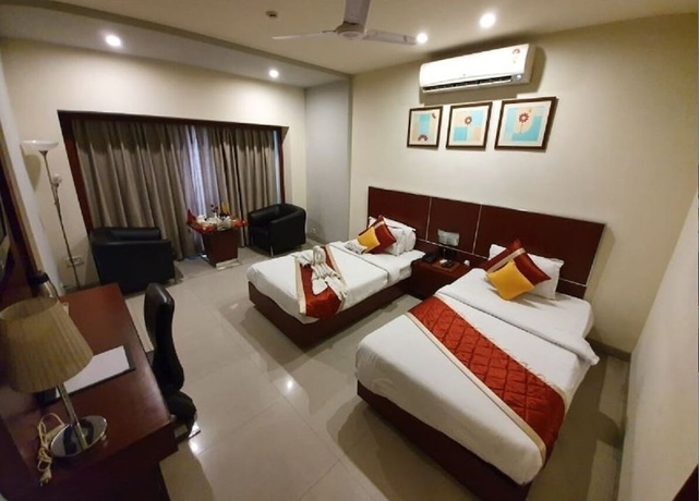 Imagen de la habitación del Hotel Swarn Towers. Foto 5