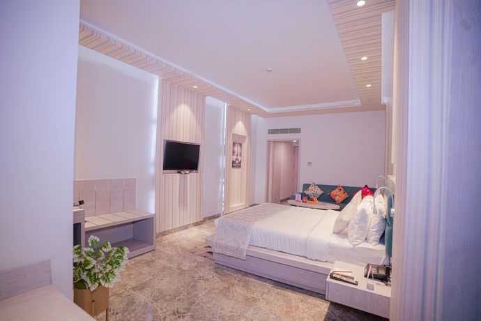 Imagen de la habitación del Hotel Swarn Towers. Foto 11