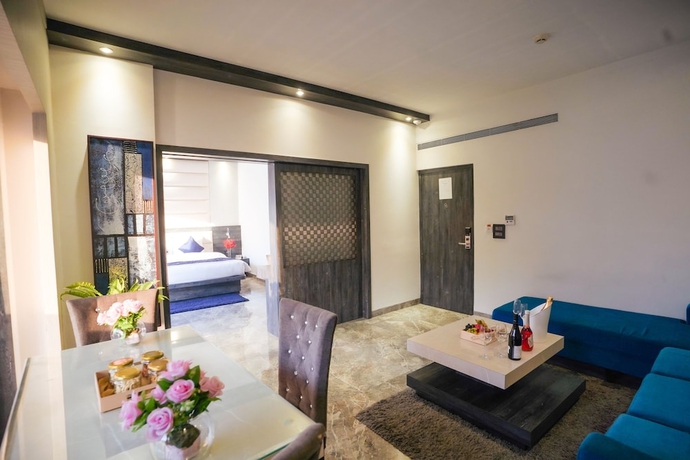 Imagen de la habitación del Hotel Swarn Towers. Foto 17