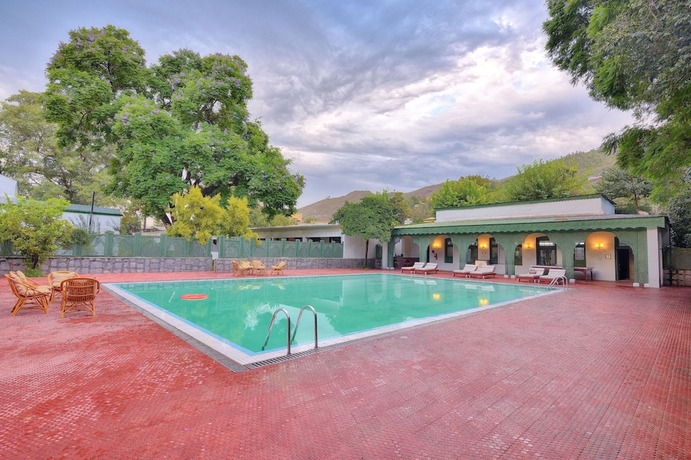 Imagen de la piscina del Hotel Swat Serena. Foto 17