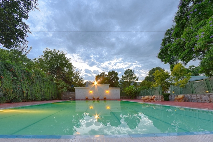 Imagen de la piscina del Hotel Swat Serena. Foto 18
