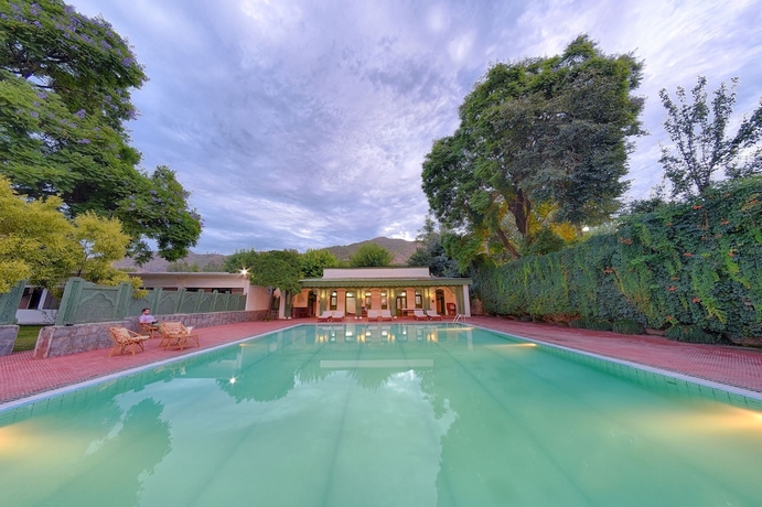 Imagen de la piscina del Hotel Swat Serena. Foto 19