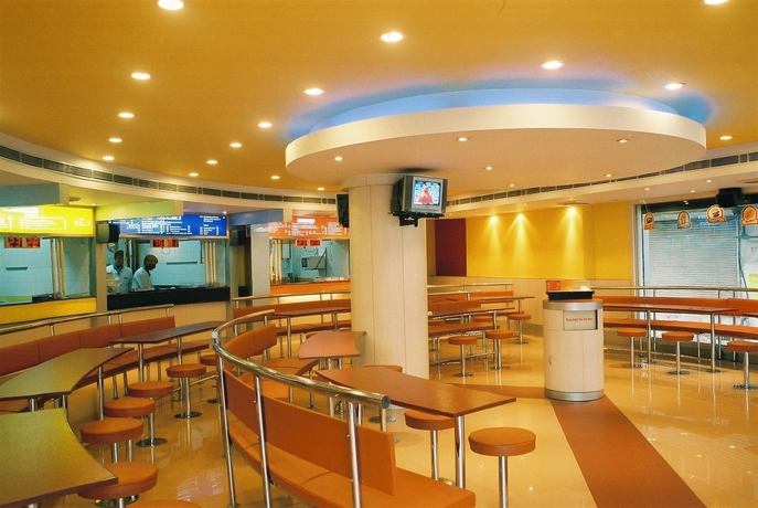 Imagen del bar/restaurante del Hotel Swati Deluxe. Foto 3