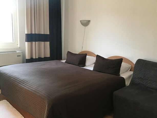 Imagen de la habitación del Hotel Swedish Village. Foto 18
