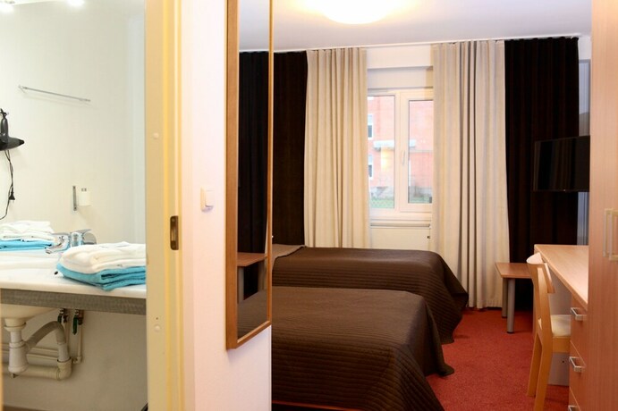 Imagen de la habitación del Hotel Swedish Village. Foto 26