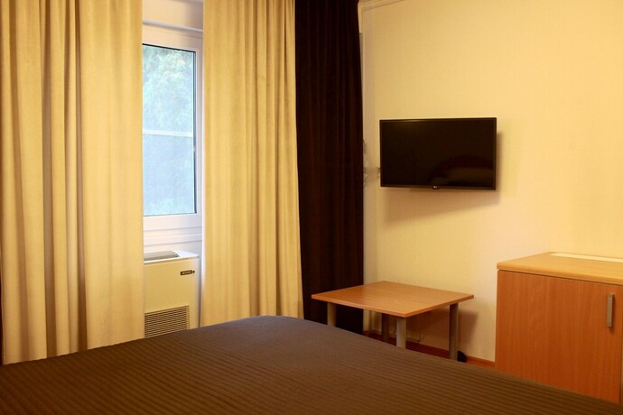 Imagen de la habitación del Hotel Swedish Village. Foto 33