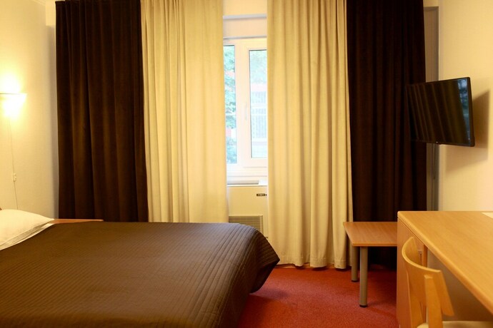 Imagen de la habitación del Hotel Swedish Village. Foto 36