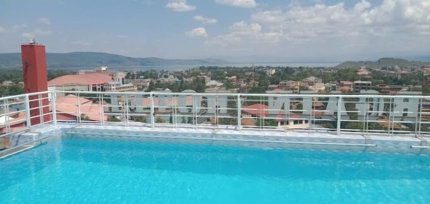 Imagen de la piscina del Hotel Sweet Bargain. Foto 13
