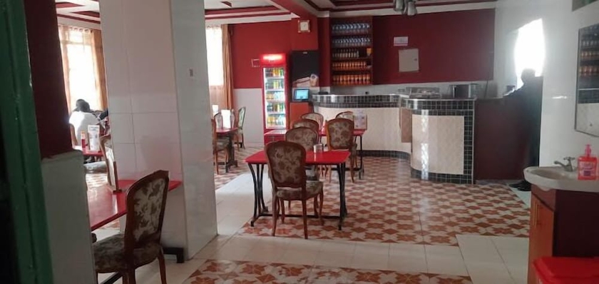 Imagen del bar/restaurante del Hotel Sweet Bargain. Foto 2