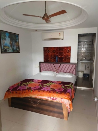Imagen de la habitación del Hotel Sweet Dream, Rajkot. Foto 9