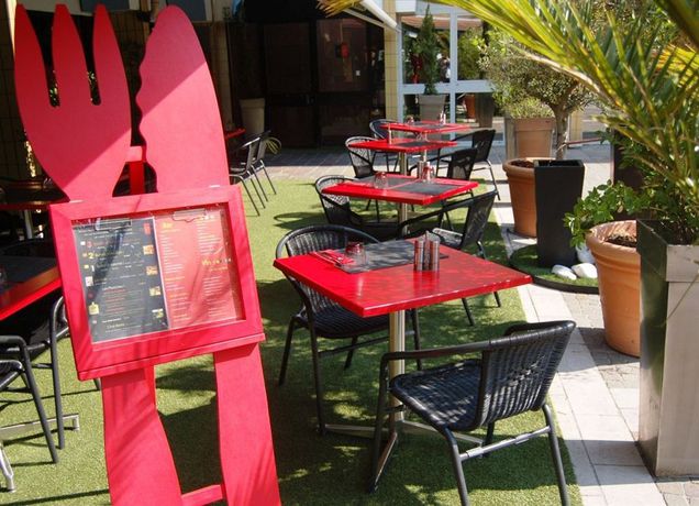 Imagen del bar/restaurante del Hotel Sweet Home, BELLEY. Foto 4