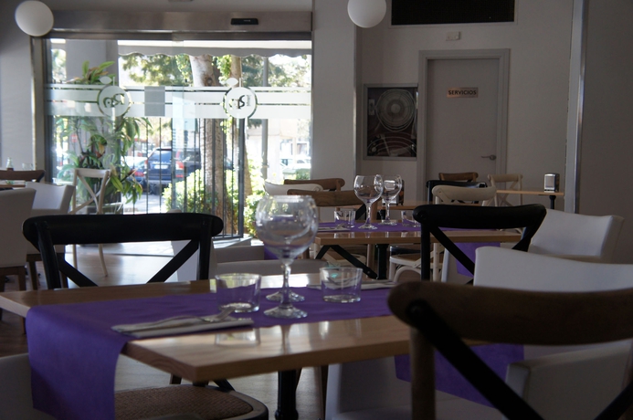 Imagen del bar/restaurante del Hotel Sweet Renasa. Foto 2