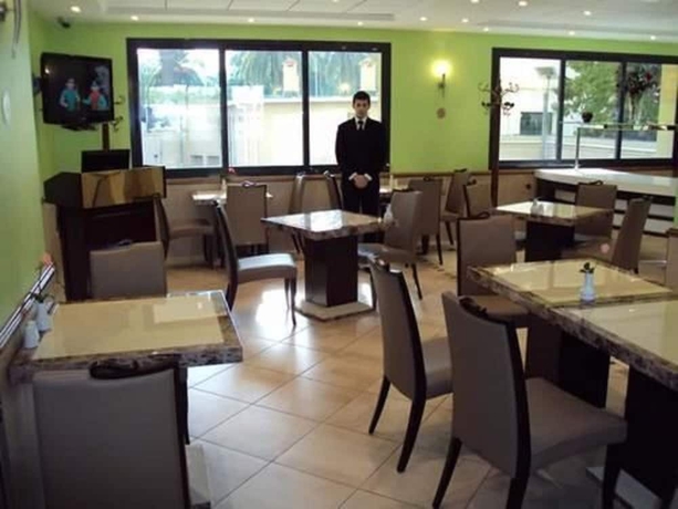 Imagen del bar/restaurante del Hotel Sweet, Rouiba. Foto 6