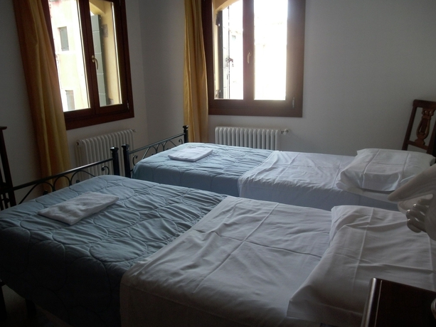 Imagen de la habitación del Hotel Sweet Venice. Foto 9
