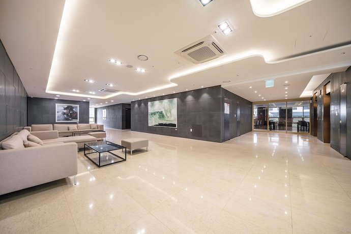 Imagen de los interiores del Hotel Sweetmay Jeju. Foto 13
