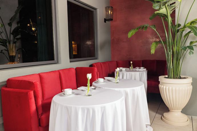 Imagen del bar/restaurante del Hotel Swexan. Foto 3