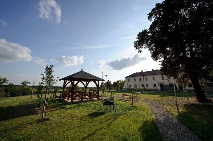 Imagen de los exteriores del Hotel Swietego Norberta. Foto 8