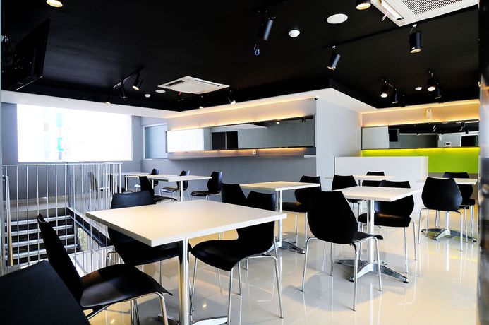 Imagen del bar/restaurante del Hotel Swift Inn Aeropolis Airport. Foto 2