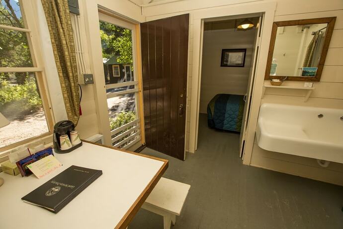 Imagen general del Hotel Swiftcurrent Motor Inn And Cabins - Inside The Park. Foto 8