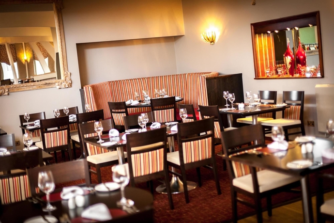 Imagen del bar/restaurante del Hotel Swindon Blunsdon House , Bw Premier Collection. Foto 4