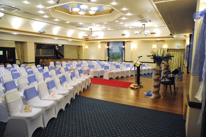 Imagen de los interiores del Hotel Swindon Blunsdon House , Bw Premier Collection. Foto 9