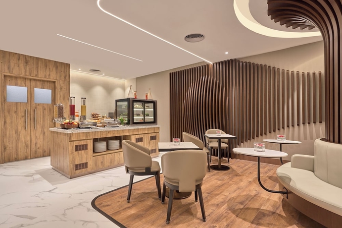 Imagen del bar/restaurante del Hotel Swirl Transit Guwahati by Adani. Foto 1