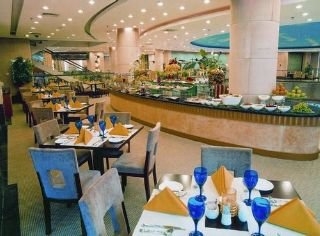 Imagen del bar/restaurante del Hotel Swiss Belhotel Hualun. Foto 7