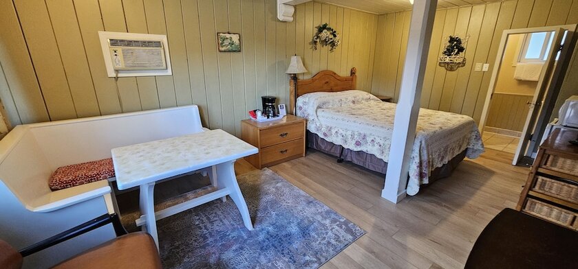 Imagen de la habitación del Hotel Swiss Chalets Motel. Foto 16