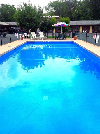 Imagen de la piscina del Hotel Swiss Cottage Inn. Foto 8