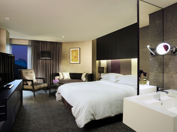 Imagen de la habitación del Hotel Swiss Grand. Foto 9