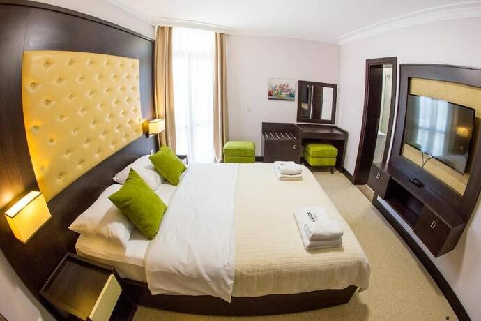 Imagen de la habitación del Hotel Swiss Holiday. Foto 17
