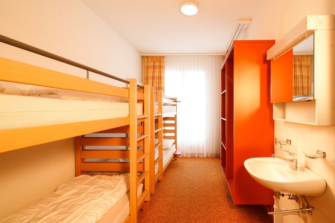 Imagen de la habitación del Hotel Swiss Holiday Park Resort. Foto 2