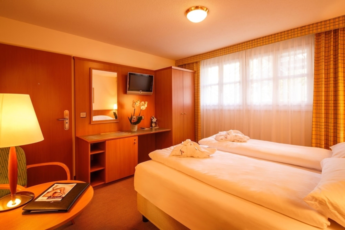 Imagen de la habitación del Hotel Swiss Holiday Park Resort. Foto 8