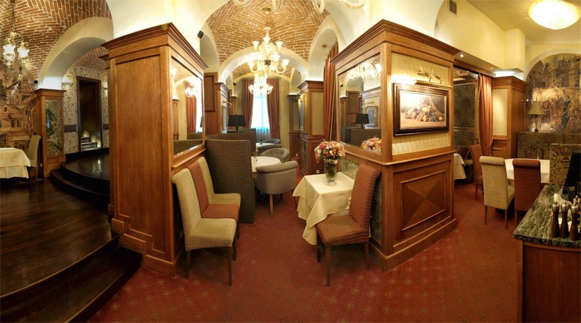 Imagen del bar/restaurante del Hotel Swiss, Lviv. Foto 2