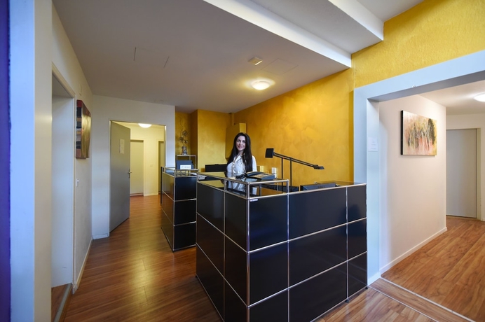 Imagen de los interiores del Hotel Swiss Star California. Foto 19