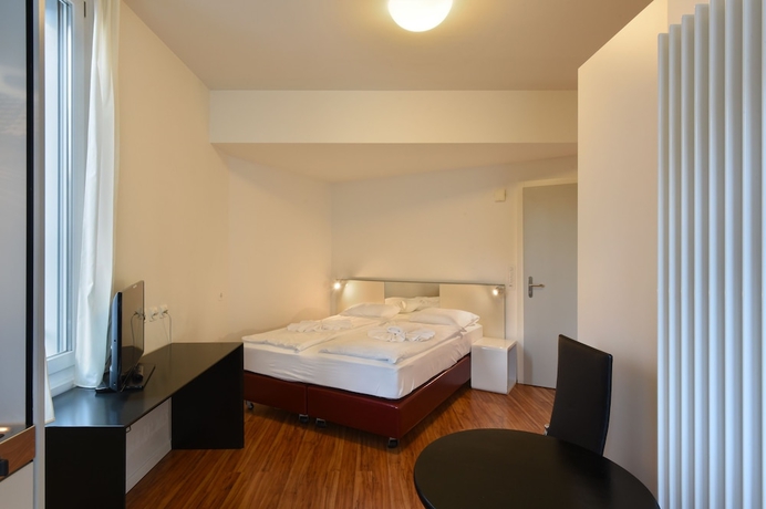 Imagen de la habitación del Hotel Swiss Star California. Foto 13