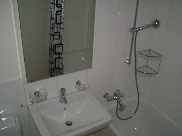 Imagen de la habitación del Hotel Swiss Star District 11. Foto 3