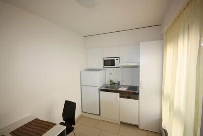 Imagen de la habitación del Hotel Swiss Star District 11. Foto 4