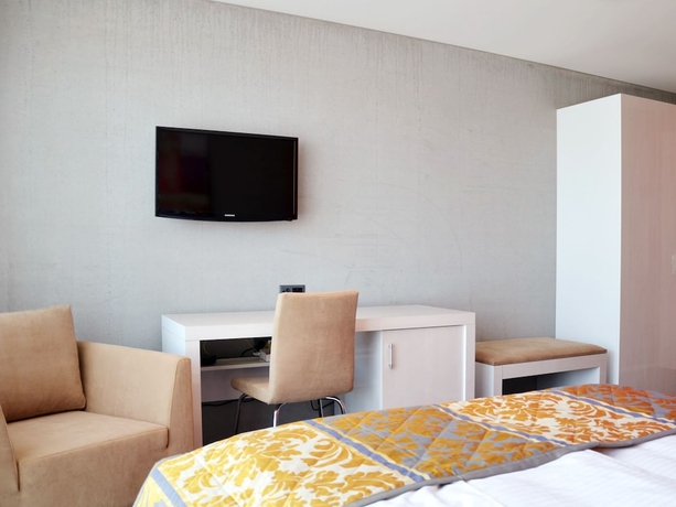 Imagen de la habitación del Hotel Swiss Star. Foto 14