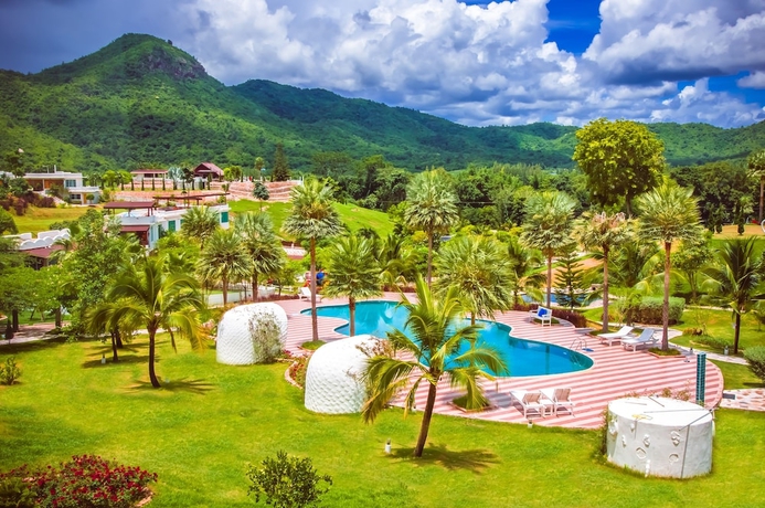 Imagen de la piscina del Hotel Swiss Valley Hip Resort. Foto 19