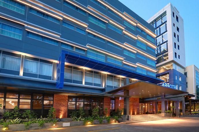 Imagen de los exteriores del Hotel Swiss-Belinn Wahid Hasyim. Foto 11