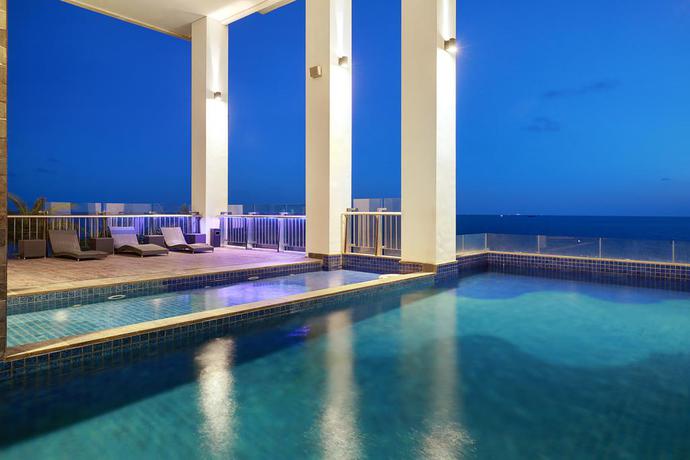 Imagen de la piscina del Hotel Swiss-belhotel Balikpapan. Foto 12