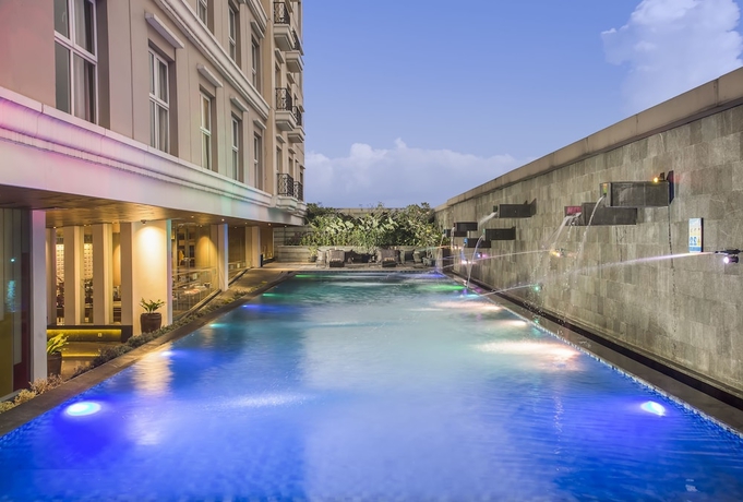 Imagen de la piscina del Hotel Swiss-belhotel Bogor - Chse Certified. Foto 19