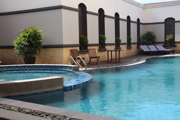 Imagen de la piscina del Hotel Swiss-belhotel Borneo Samarinda - Chse Certified. Foto 16