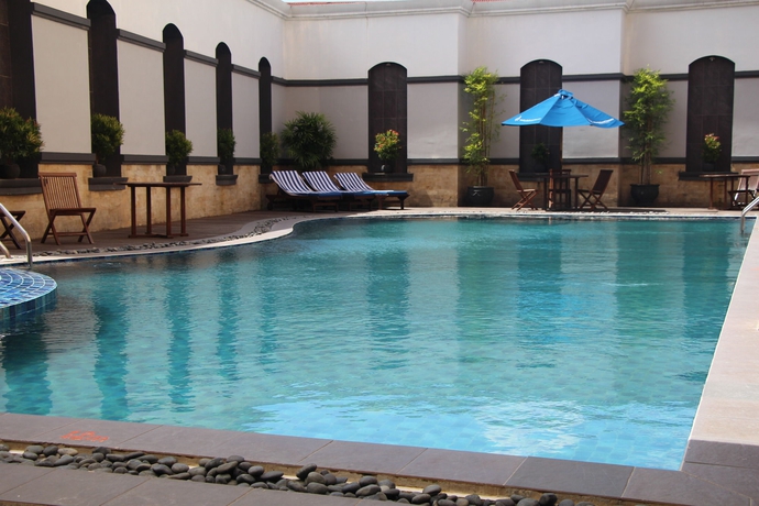 Imagen de la piscina del Hotel Swiss-belhotel Borneo Samarinda - Chse Certified. Foto 17