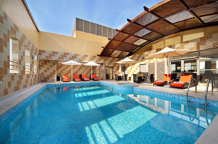Imagen de la piscina del Hotel Swiss-belhotel Corniche. Foto 14